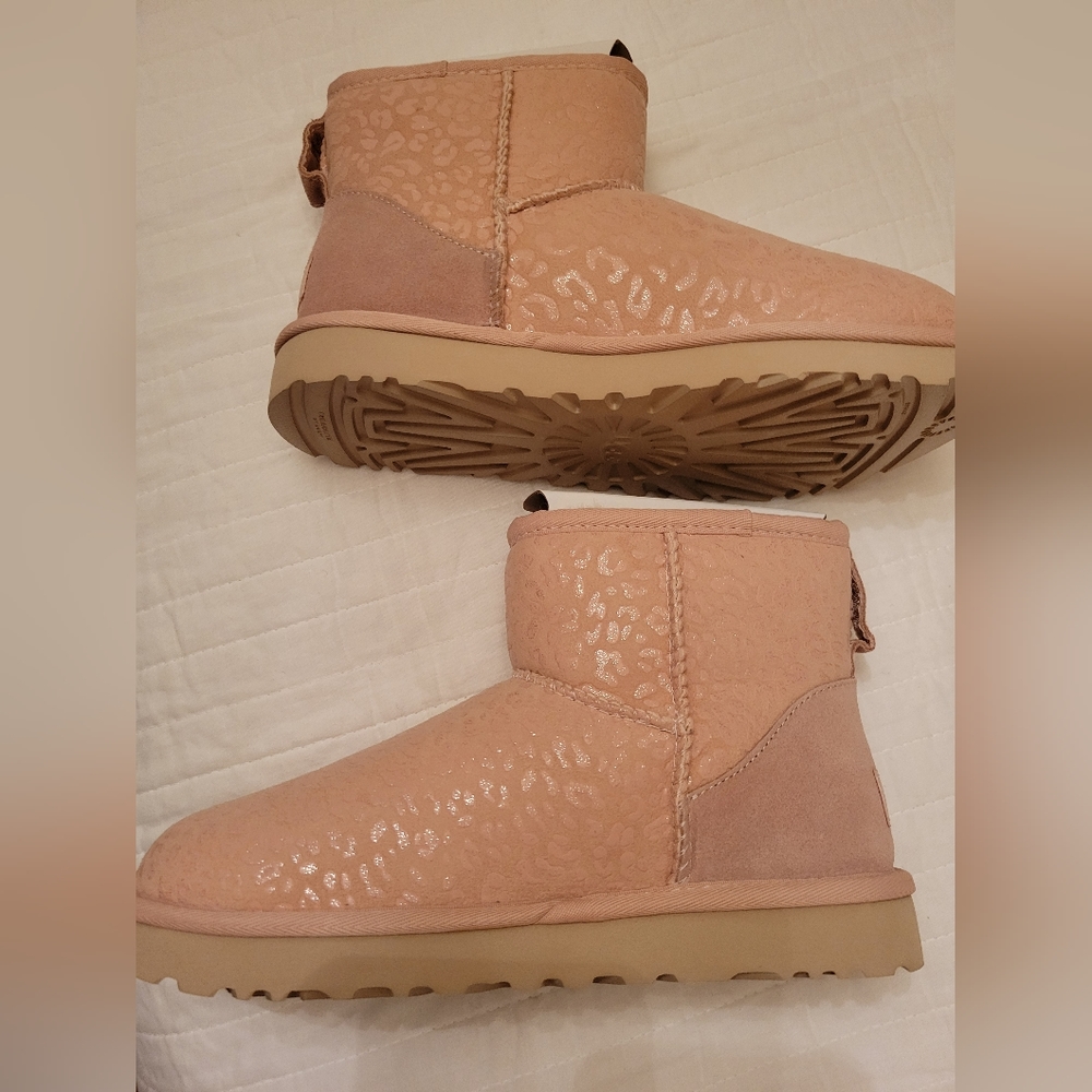 UGG Classic Light Pink mini snow leopard boots size 7 NIB